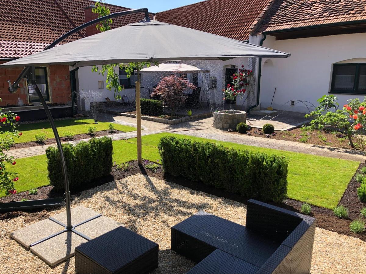 Ferienwohnungen und Appartements im idyllischen Vierkanthof Fürstenfeld Exterior foto